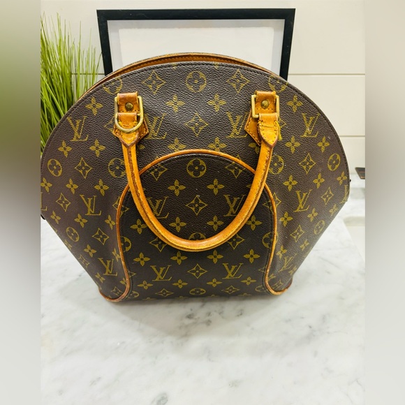 Louis Vuitton bag - Picture 1 of 7